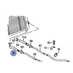 Durite d'eau inférieure droite sur radiateur avant